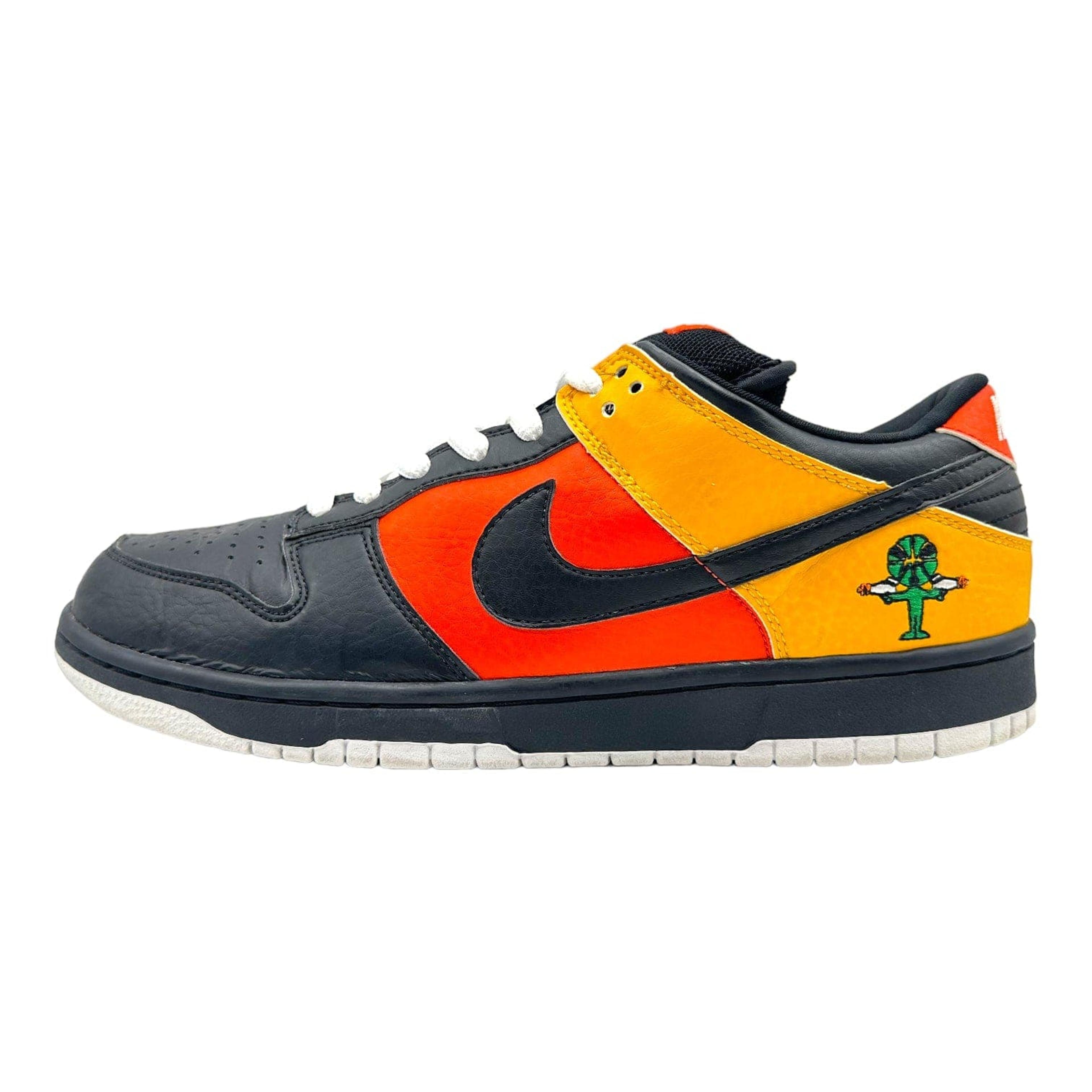 Alternate View 1 of Nike Dunk SB Low Raygun Away Pre-Owned