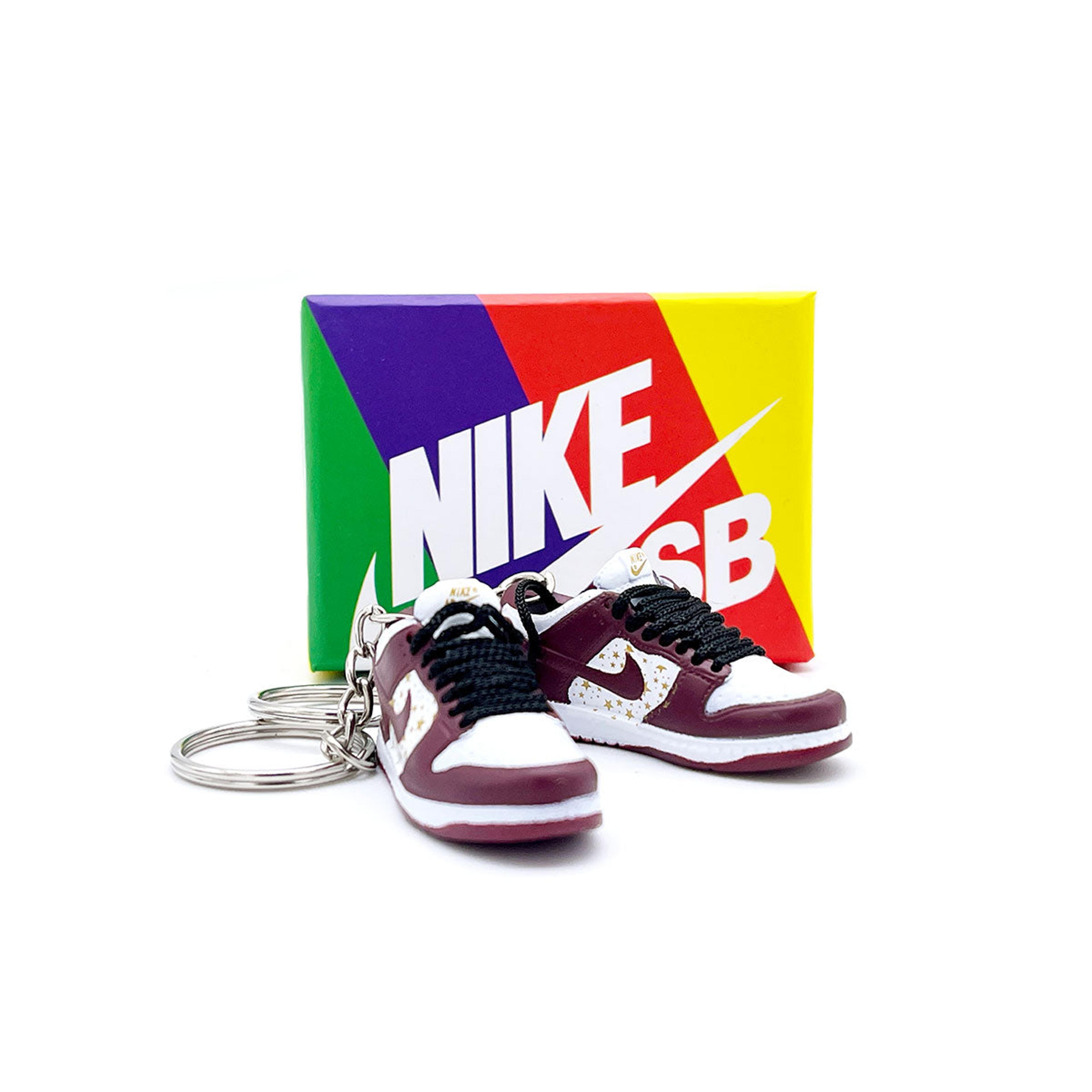 Alternate View 1 of 3D Sneaker Keychain- Nike SB Dunk Low Supreme Stars Barkroot Bro