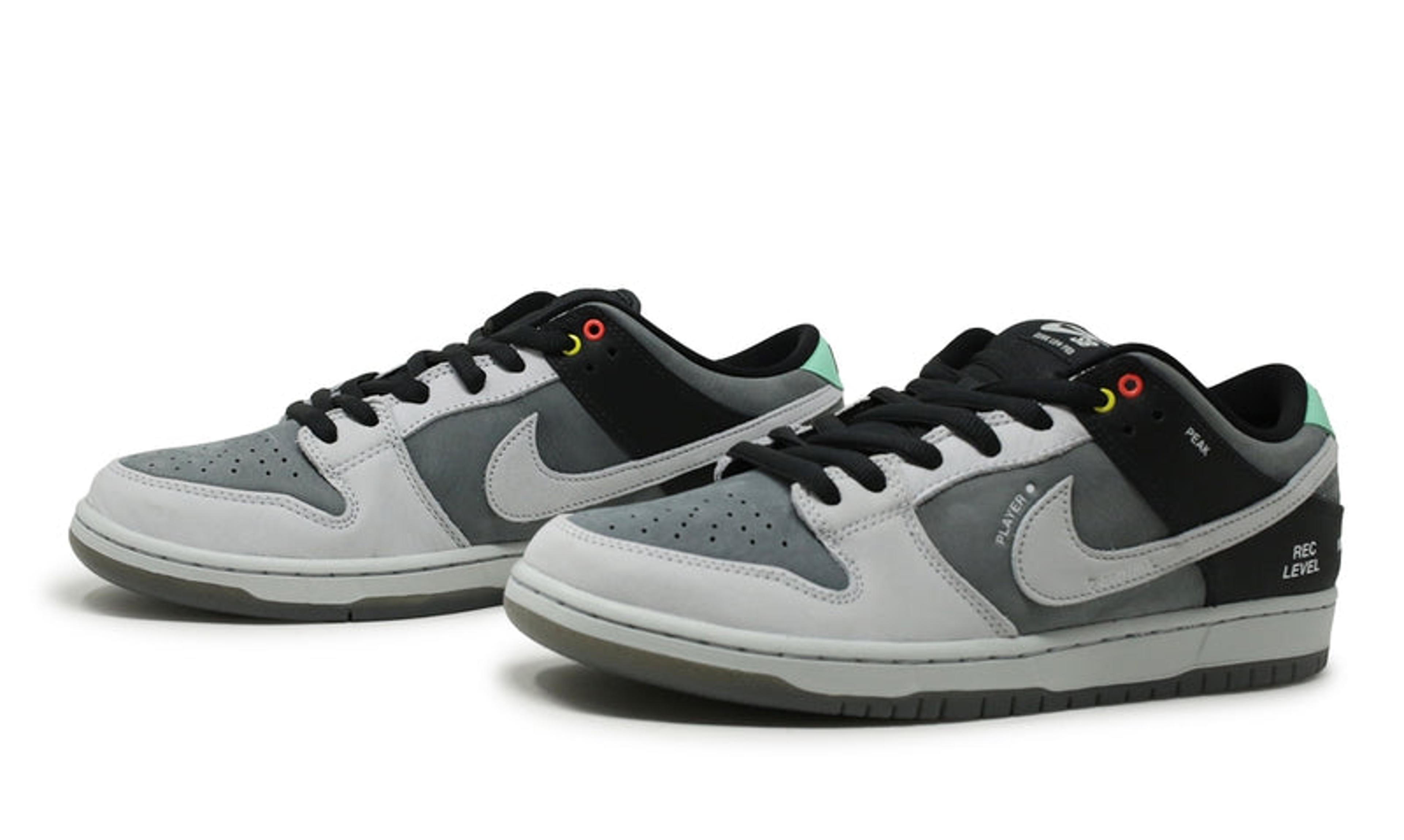 Alternate View 3 of Nike SB Dunk Low VX1000