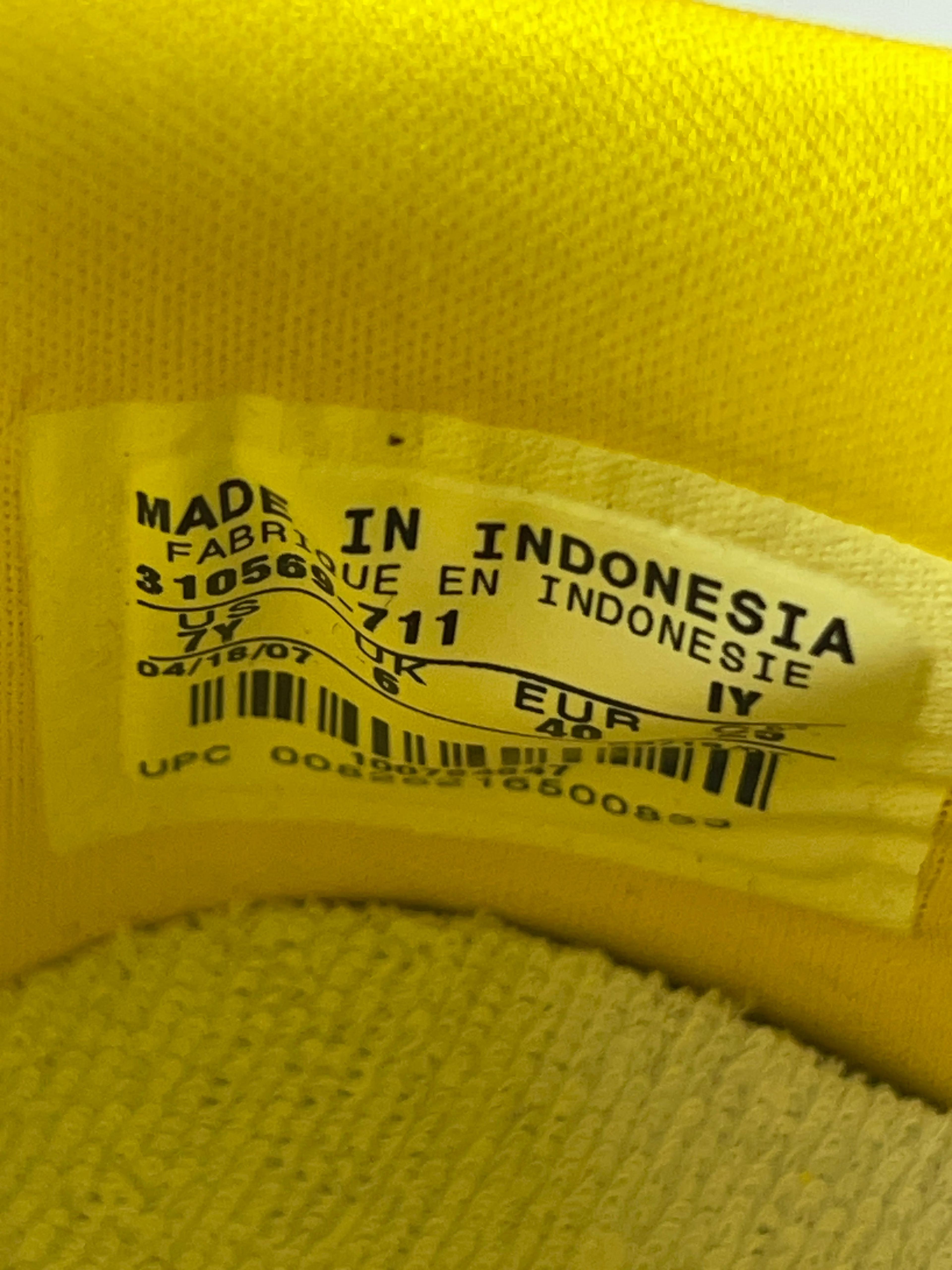 Alternate View 16 of Nike SB Dunk Low SpongeBob SquarePants Yellow/White 310569-711 S