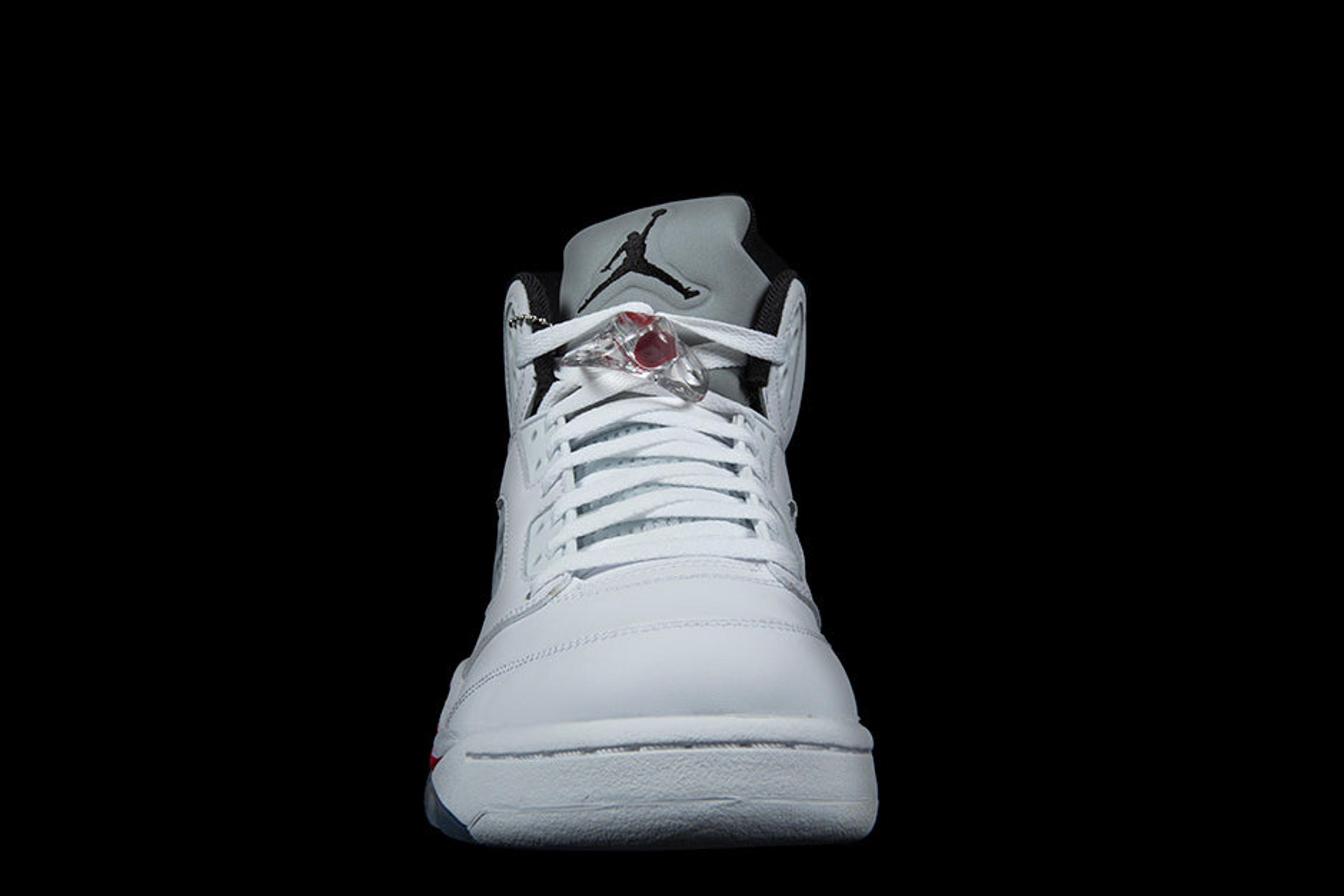 Air Jordan 5 Retro White x Supreme 824371-101
