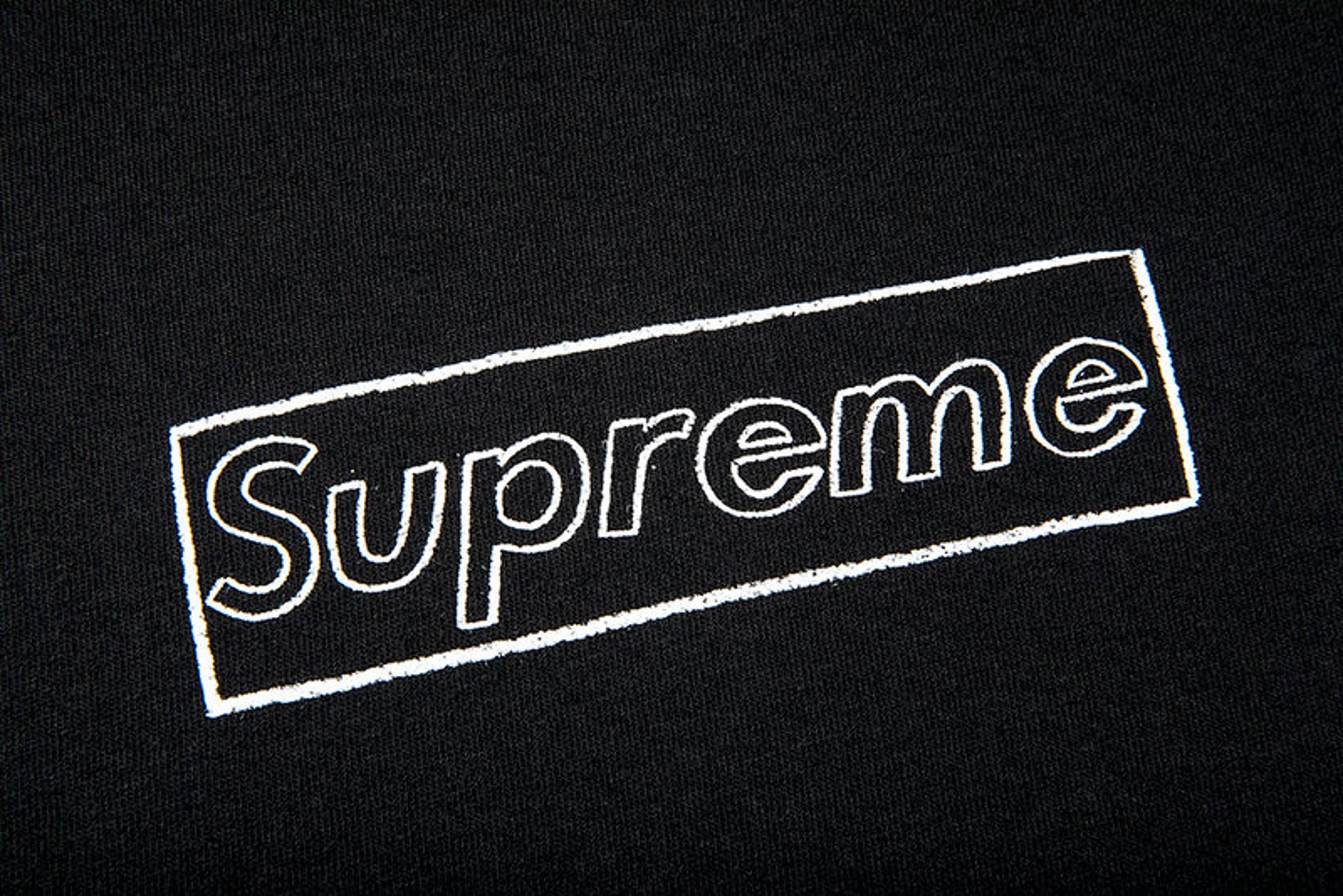 NTWRK - SUPREME KAWS CHALK LOGO TEE