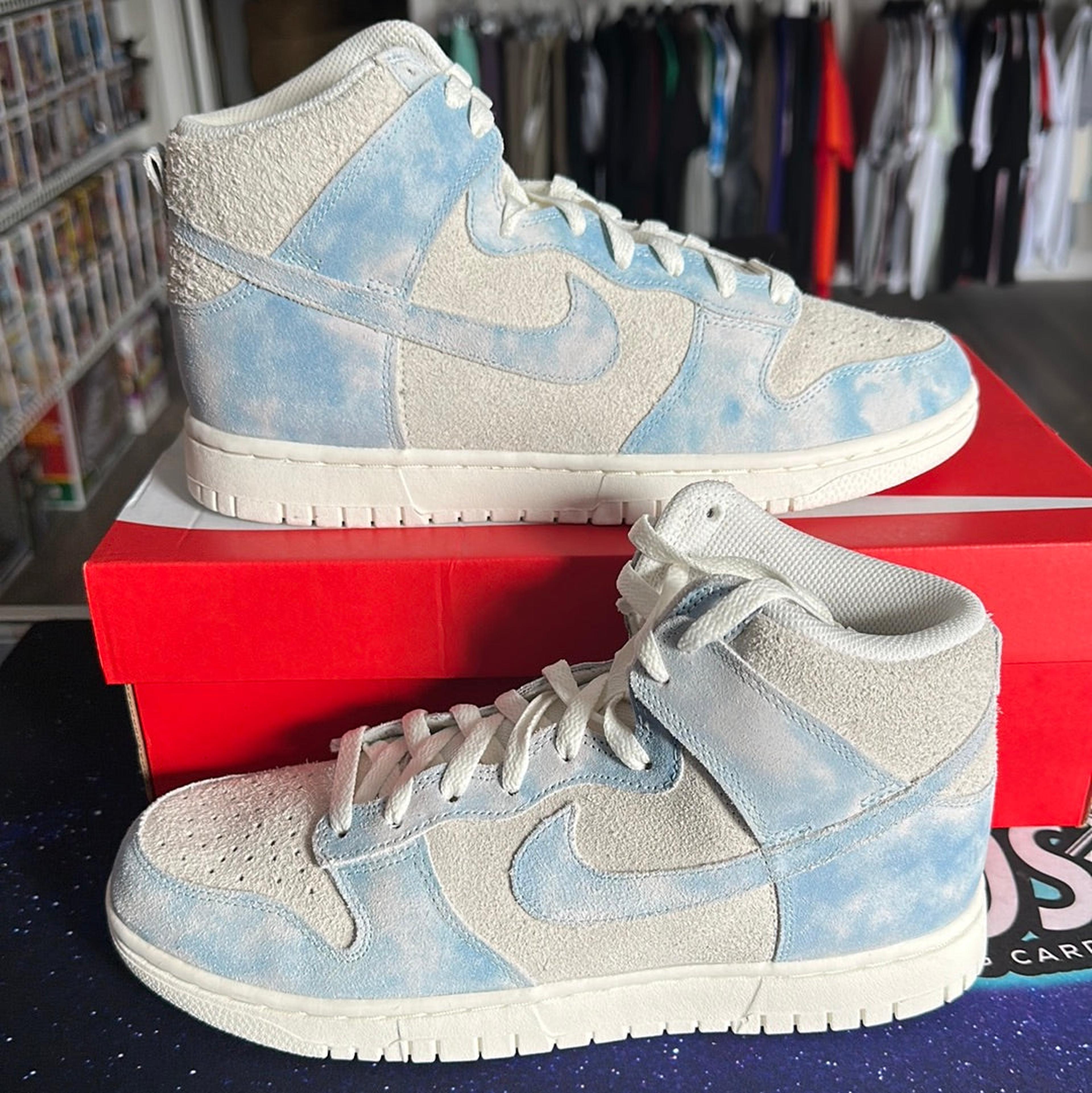 Alternate View 1 of Dunk High Clouds