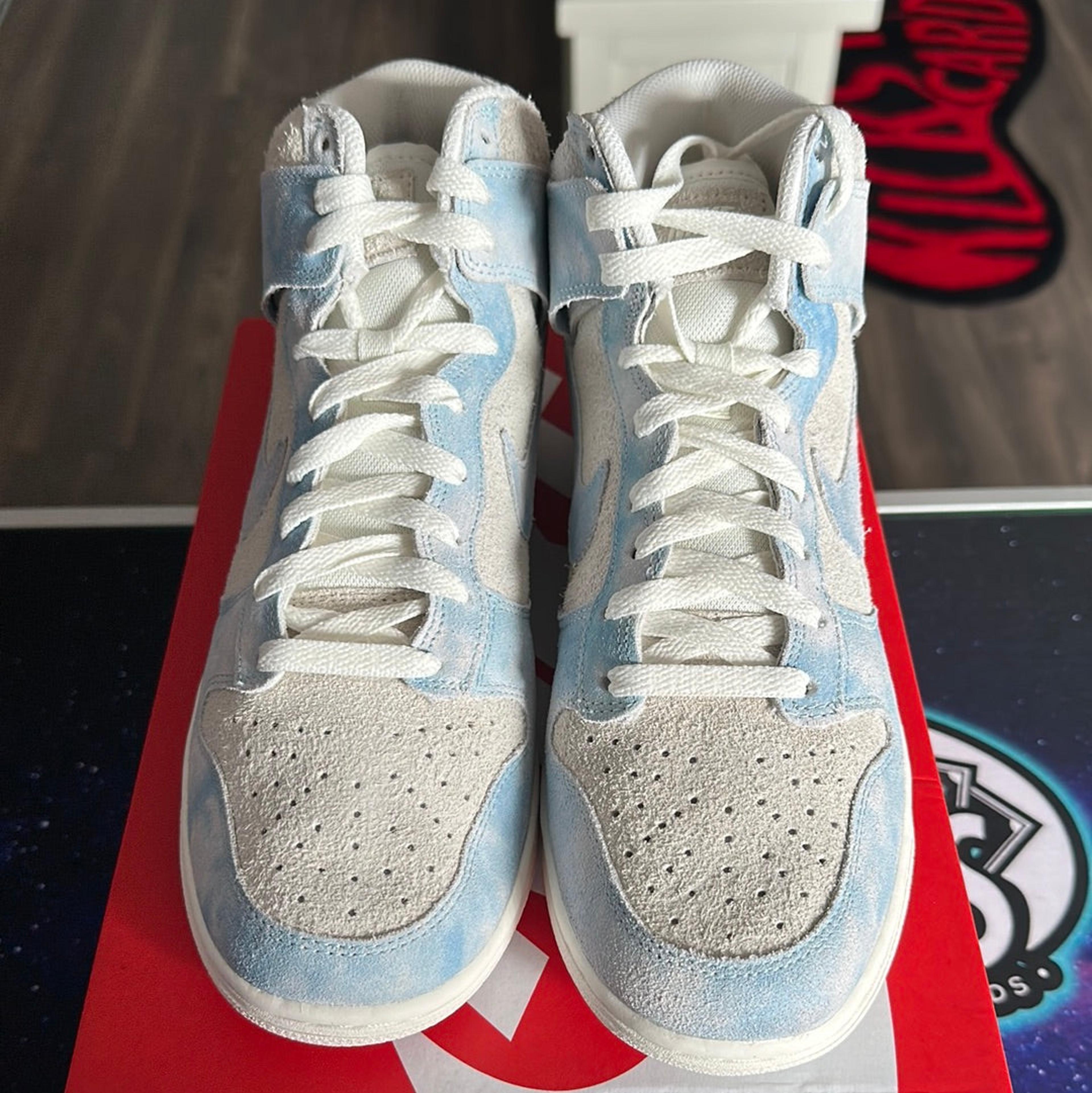 Alternate View 4 of Dunk High Clouds