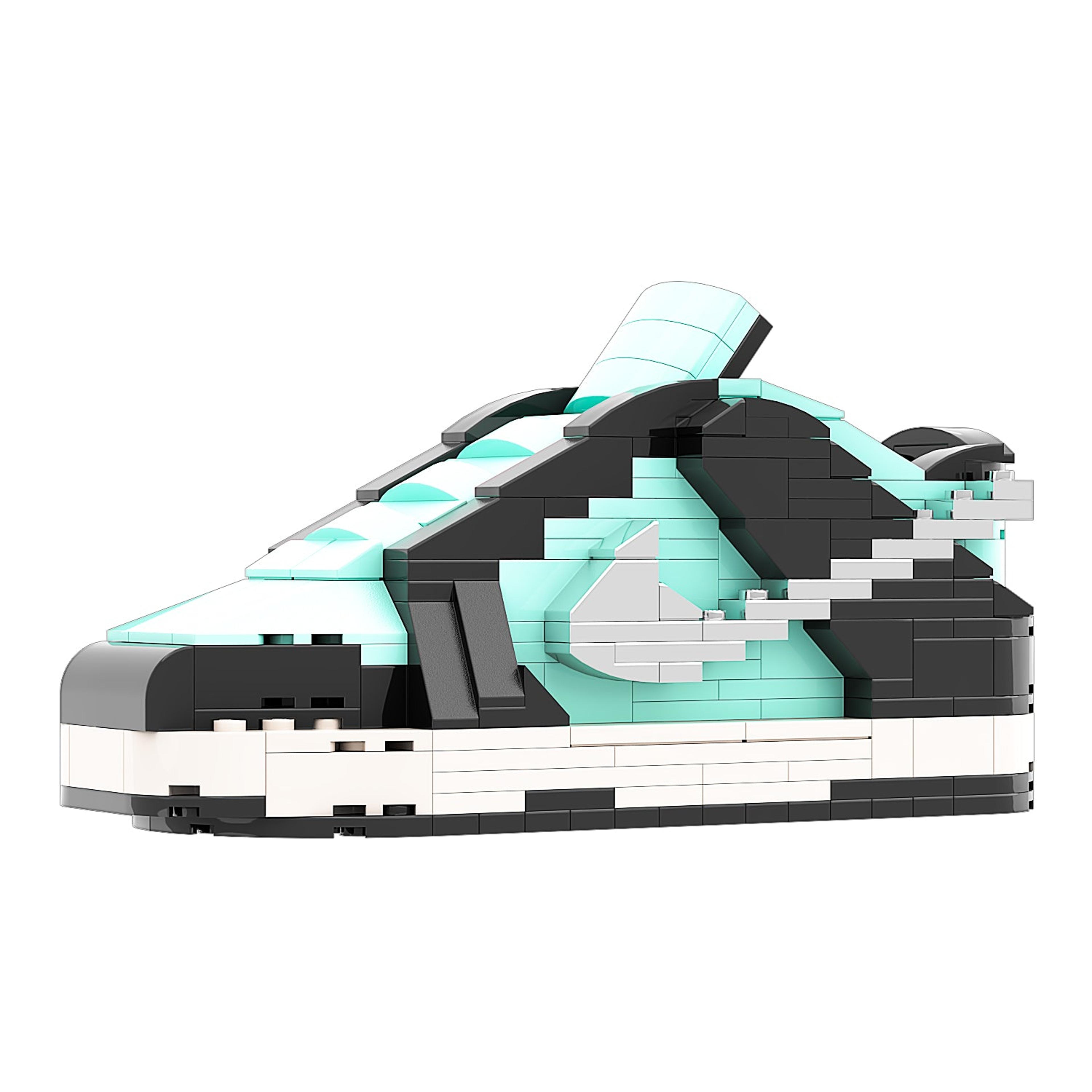 REGULAR SB Dunk "Diamond Low" Sneaker Bricks with Mini Figure