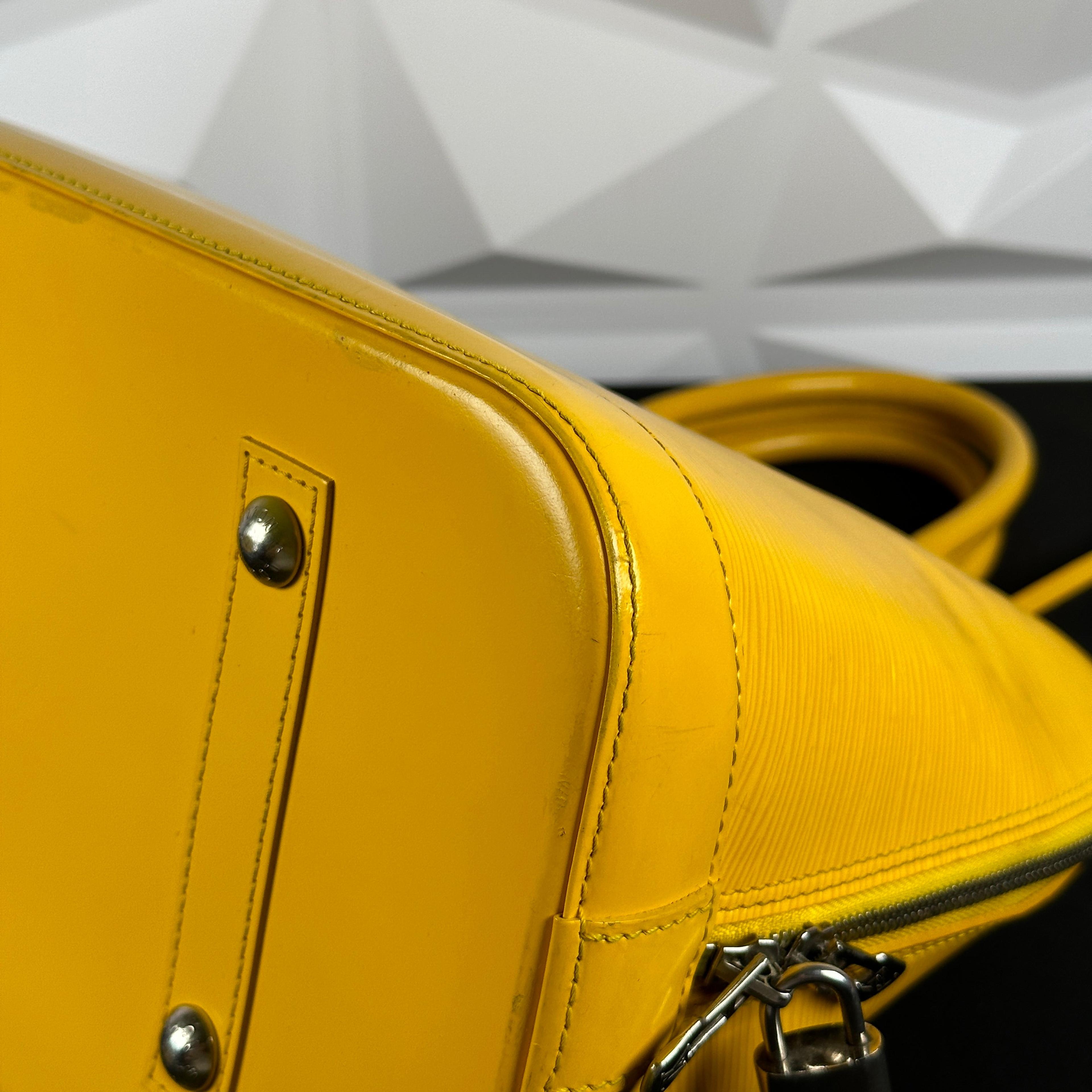 NTWRK - Louis Vuitton Yellow Epi Alma GM (MI3172)