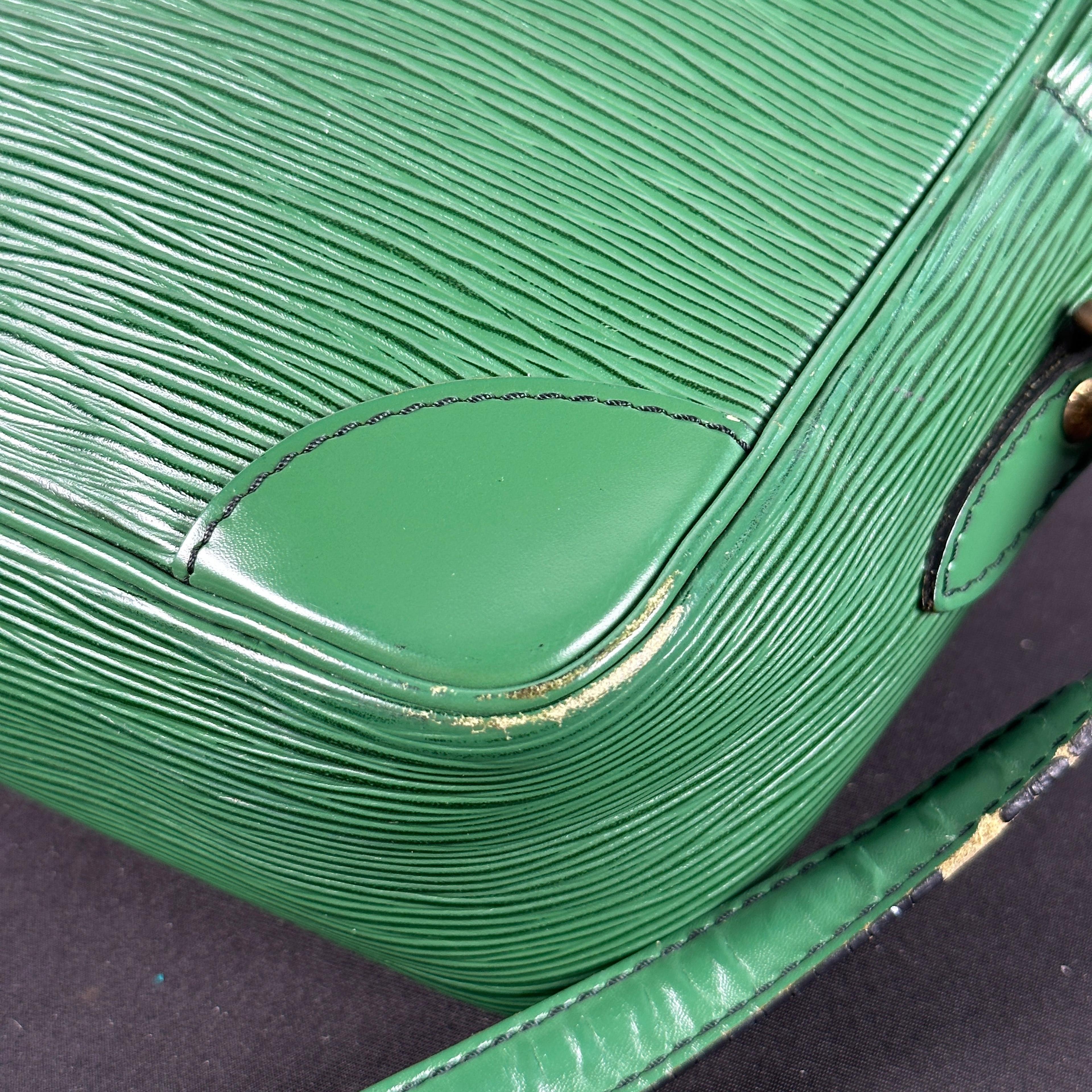 Louis Vuitton Green EPI Trocadero 27 (MI0941)