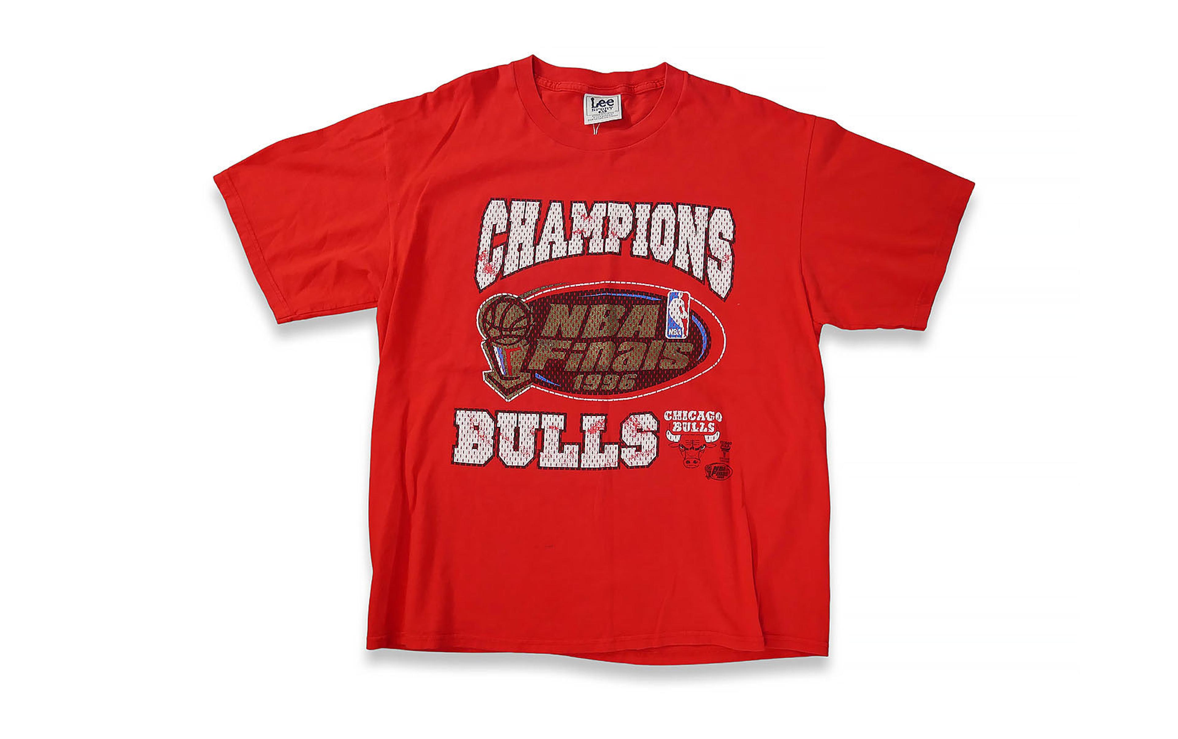 VINTAGE CHICAGO BULLS 6 TIME NBA CHAMPIONS T-SHIRT BY