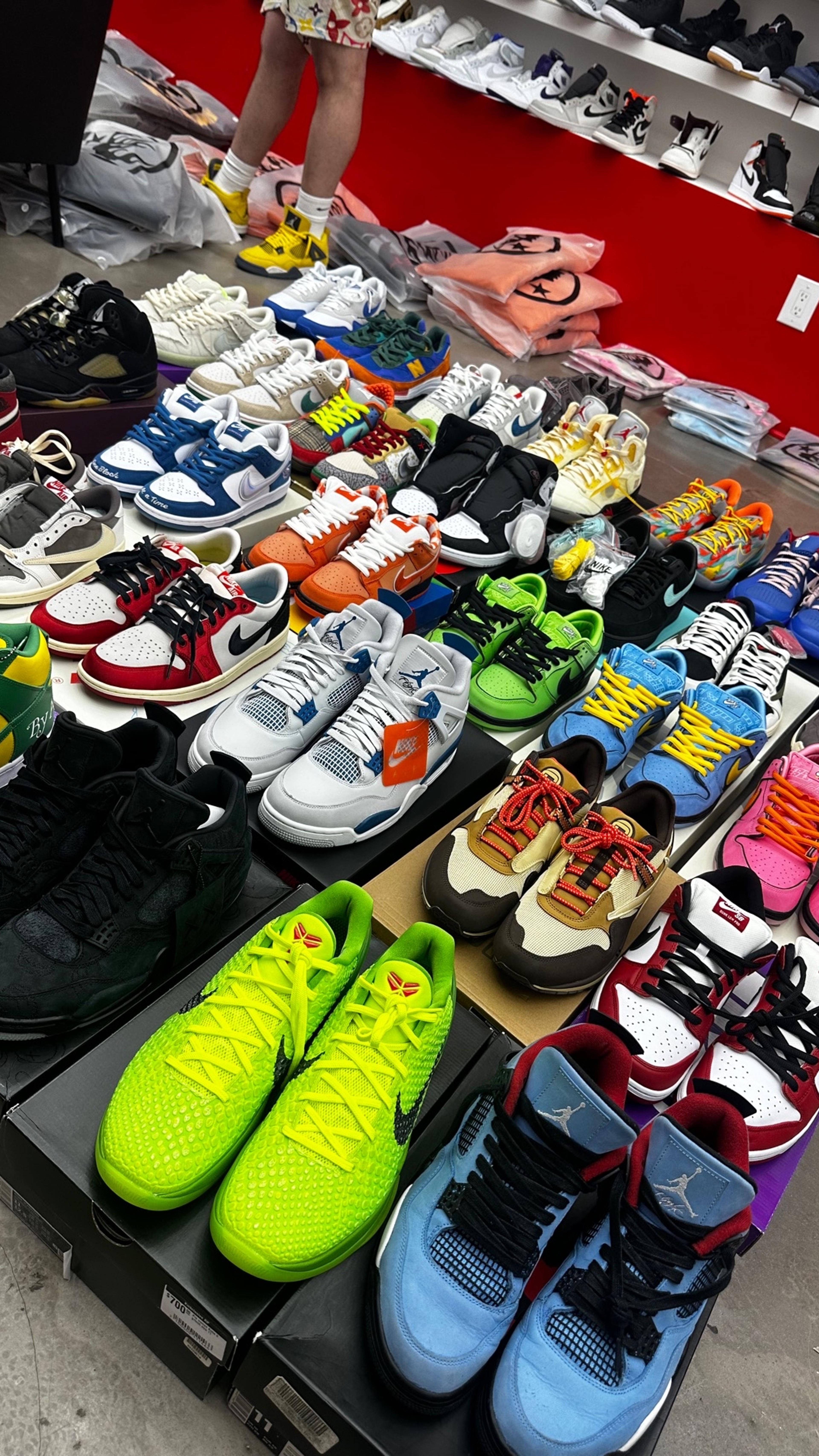 Preview image for the show titled "Quick Sneakers $1 auctions! EVERYTHING MUST GO! " at Tomorrow @ 12:00 AM